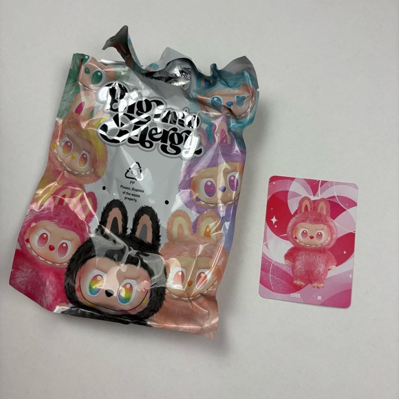 Labubu BIE Love - Accessory Included - Picture 11 of 12